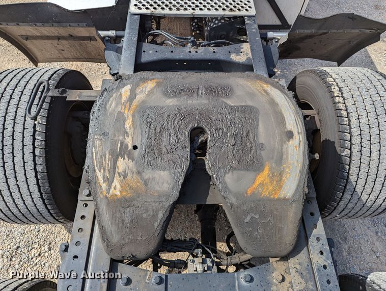 image for item MN9978 2019 Kenworth T680  semi truck