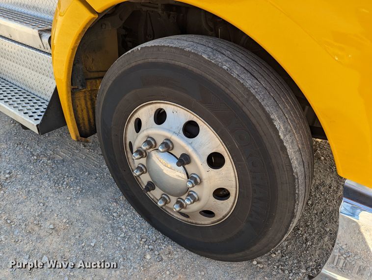 image for item MN9978 2019 Kenworth T680  semi truck