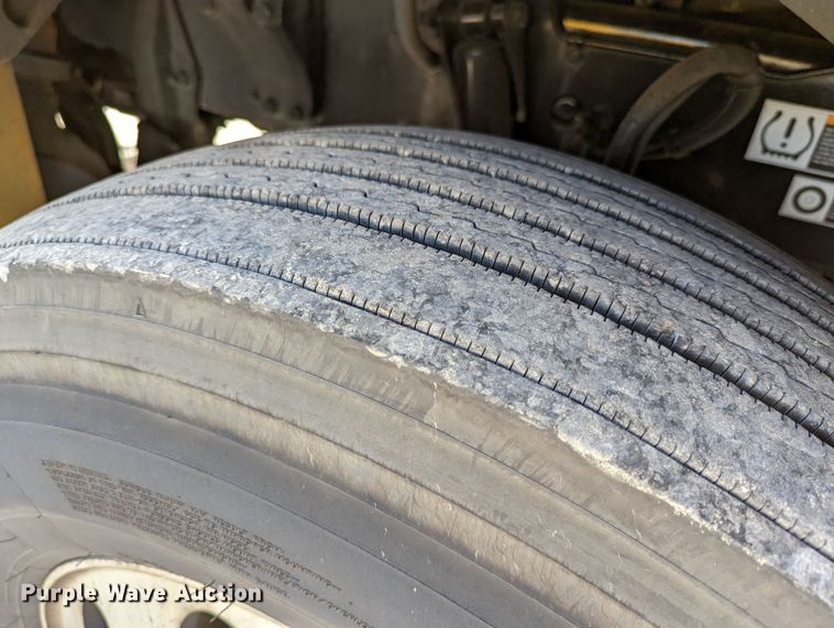 image for item MN9978 2019 Kenworth T680  semi truck