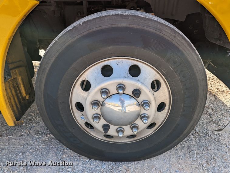 image for item MN9978 2019 Kenworth T680  semi truck