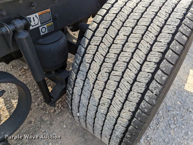 image for item MN9978 2019 Kenworth T680  semi truck