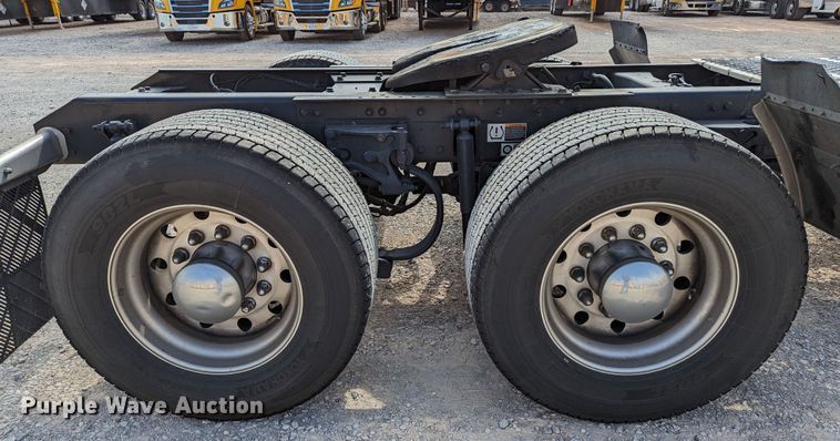 image for item MN9978 2019 Kenworth T680  semi truck