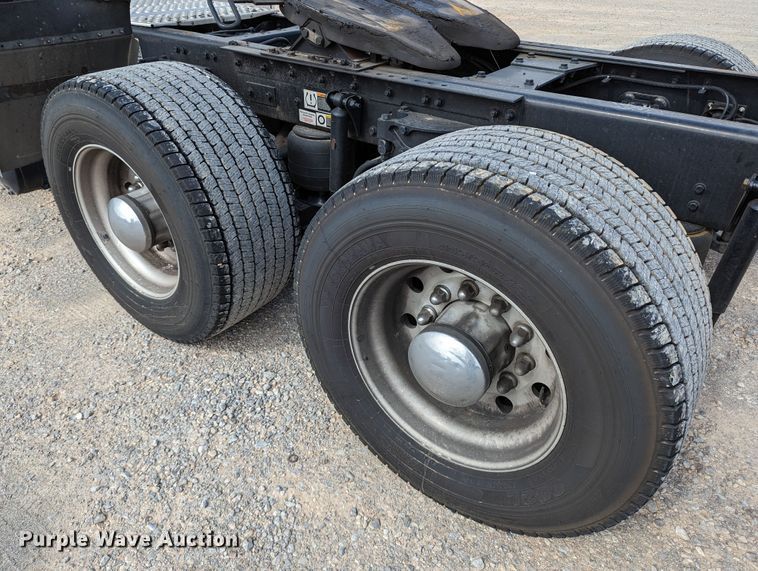 image for item MN9978 2019 Kenworth T680  semi truck