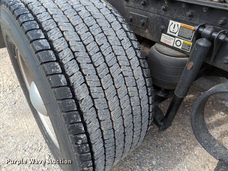 image for item MN9978 2019 Kenworth T680  semi truck