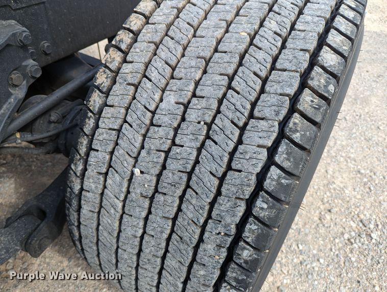 image for item MN9978 2019 Kenworth T680  semi truck