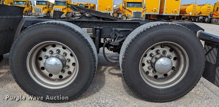 image for item MN9978 2019 Kenworth T680  semi truck