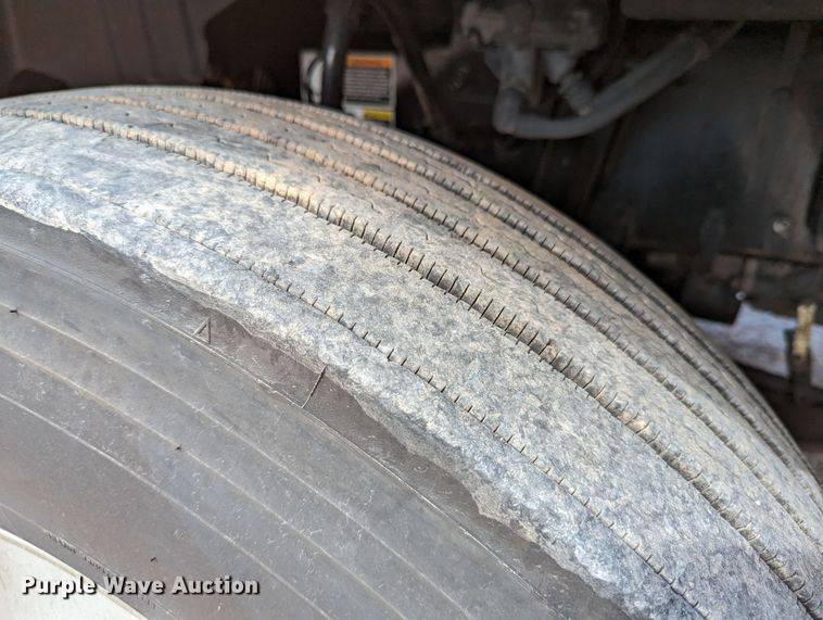 image for item MN9978 2019 Kenworth T680  semi truck