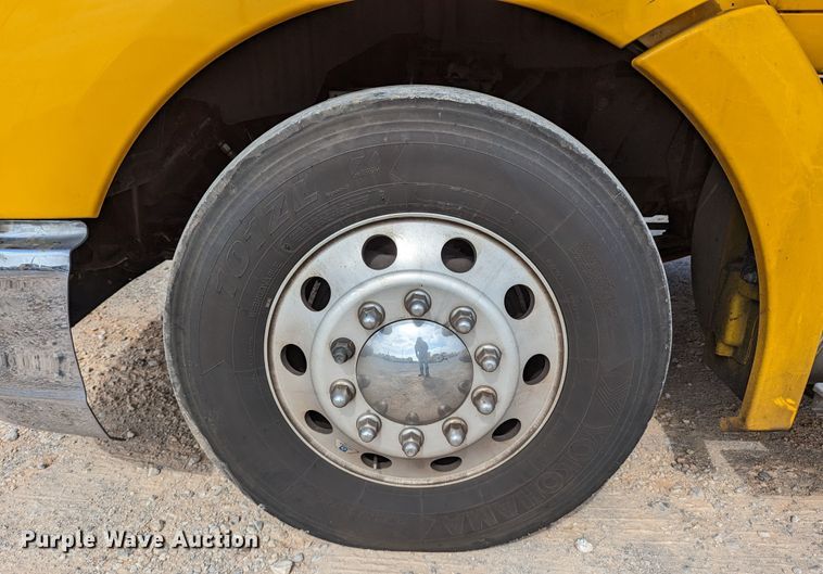 image for item MN9978 2019 Kenworth T680  semi truck