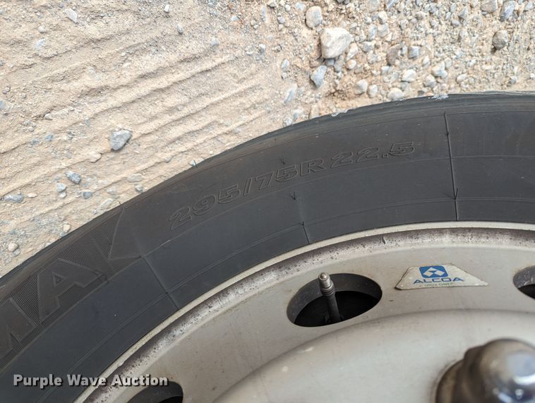 image for item MN9978 2019 Kenworth T680  semi truck