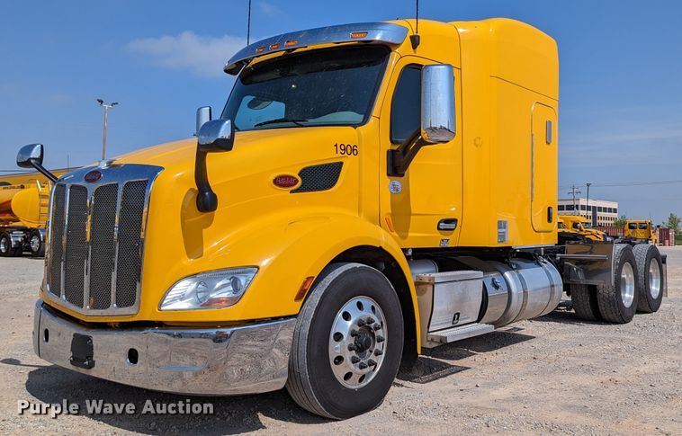 image for item MN9979 2019 Peterbilt 579  semi truck