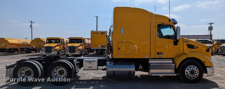 image for item MN9979 2019 Peterbilt 579  semi truck