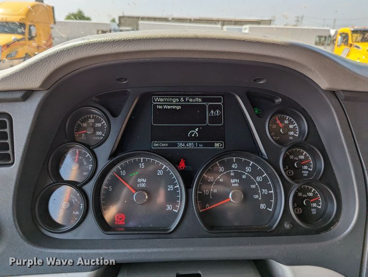 image for item MN9979 2019 Peterbilt 579  semi truck