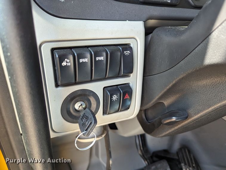 image for item MN9979 2019 Peterbilt 579  semi truck