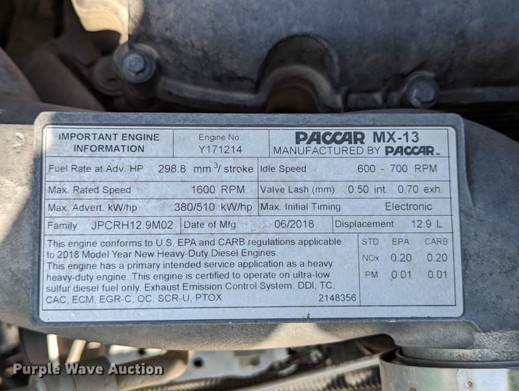 image for item MN9979 2019 Peterbilt 579  semi truck