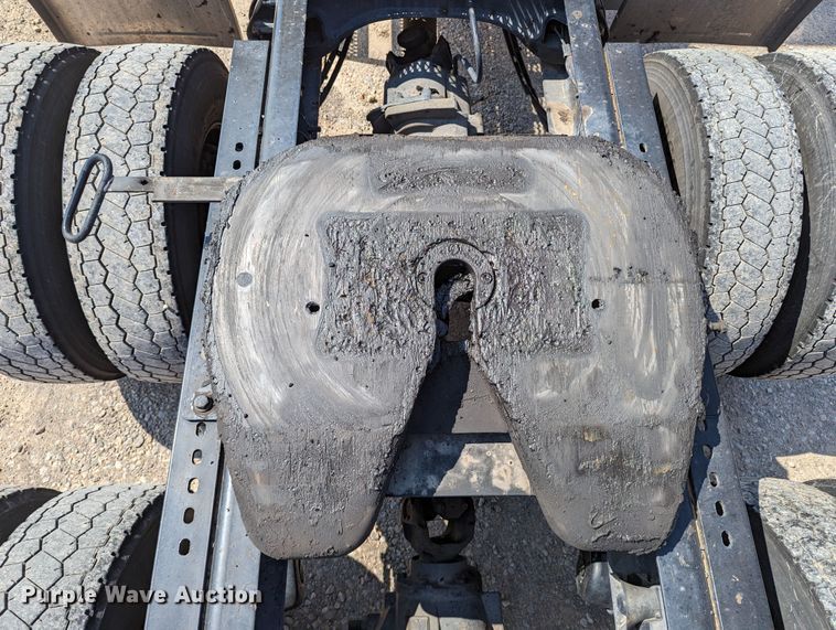 image for item MN9979 2019 Peterbilt 579  semi truck