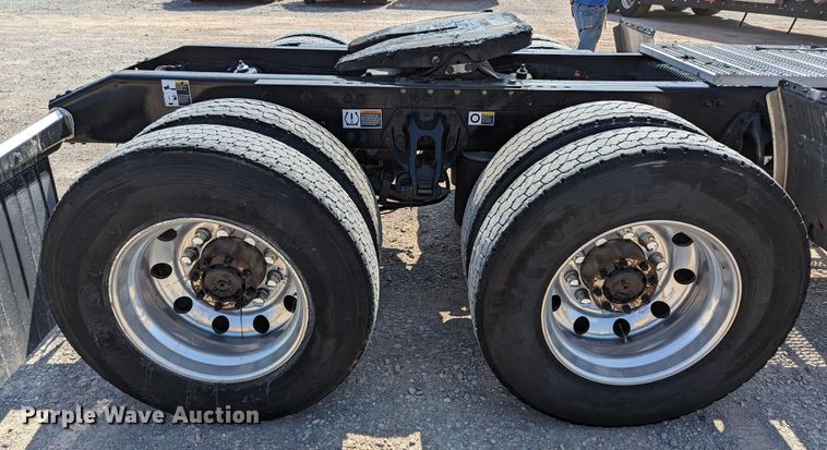 image for item MN9979 2019 Peterbilt 579  semi truck