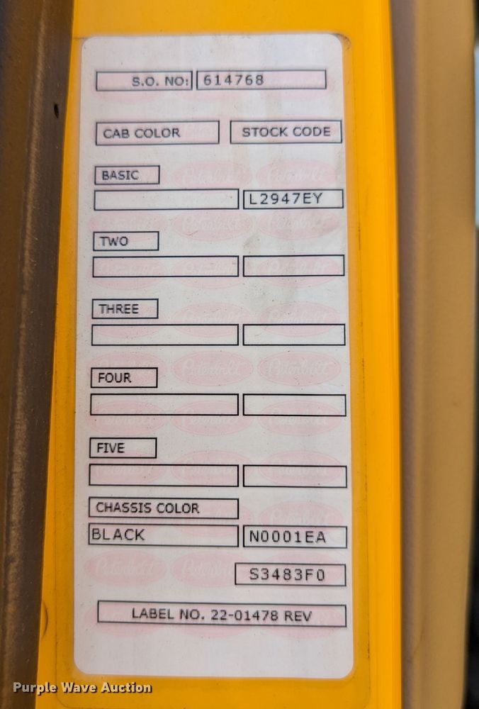 image for item MN9979 2019 Peterbilt 579  semi truck