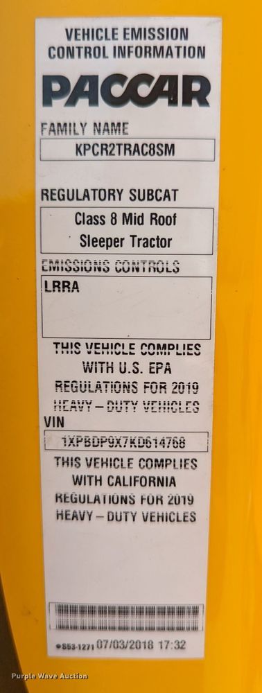 image for item MN9979 2019 Peterbilt 579  semi truck