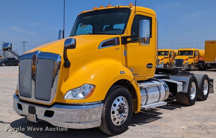 image for item MN9985 2020 Kenworth T680  semi truck