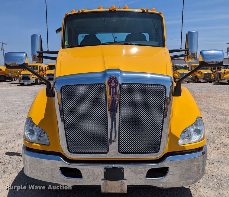 image for item MN9985 2020 Kenworth T680  semi truck