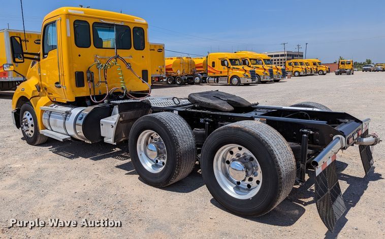 image for item MN9985 2020 Kenworth T680  semi truck