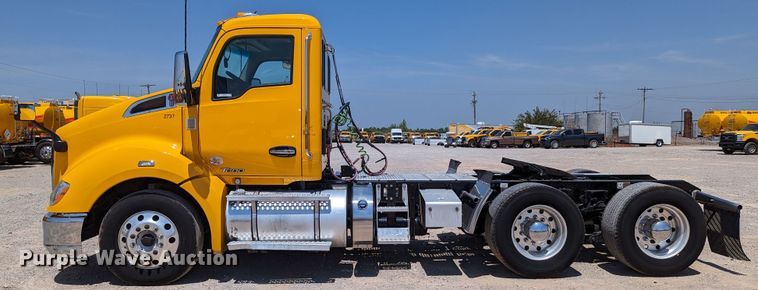 image for item MN9985 2020 Kenworth T680  semi truck