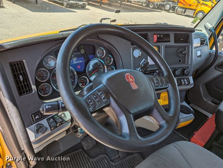image for item MN9985 2020 Kenworth T680  semi truck