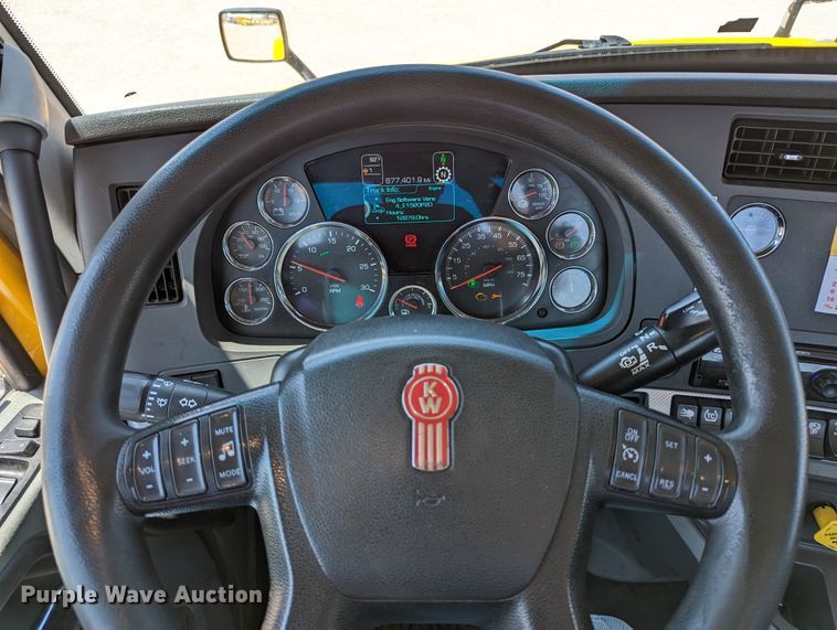 image for item MN9985 2020 Kenworth T680  semi truck