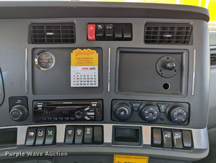 image for item MN9985 2020 Kenworth T680  semi truck