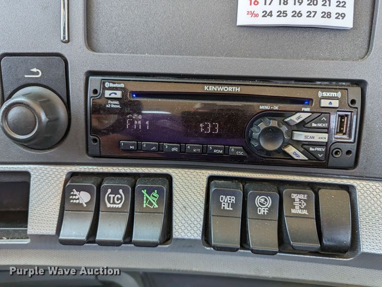 image for item MN9985 2020 Kenworth T680  semi truck