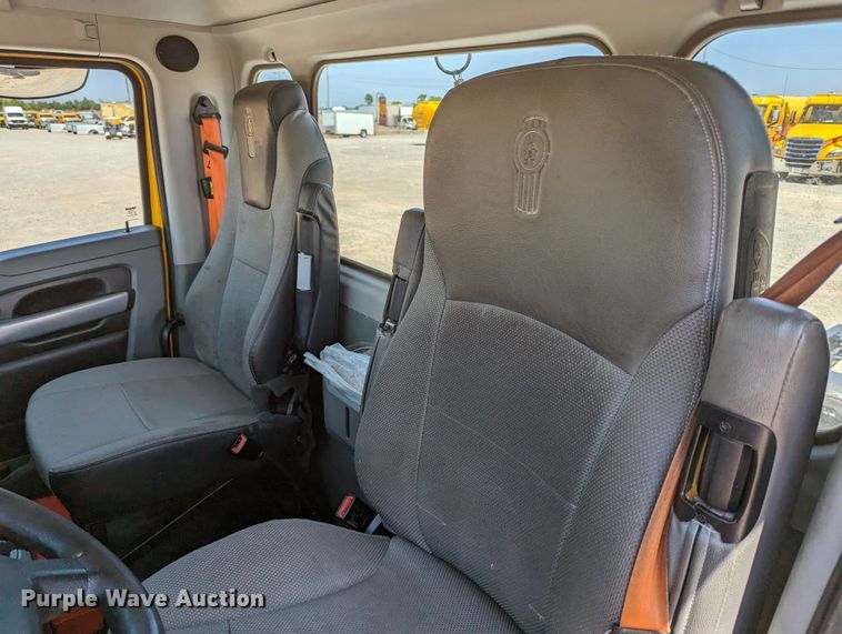 image for item MN9985 2020 Kenworth T680  semi truck