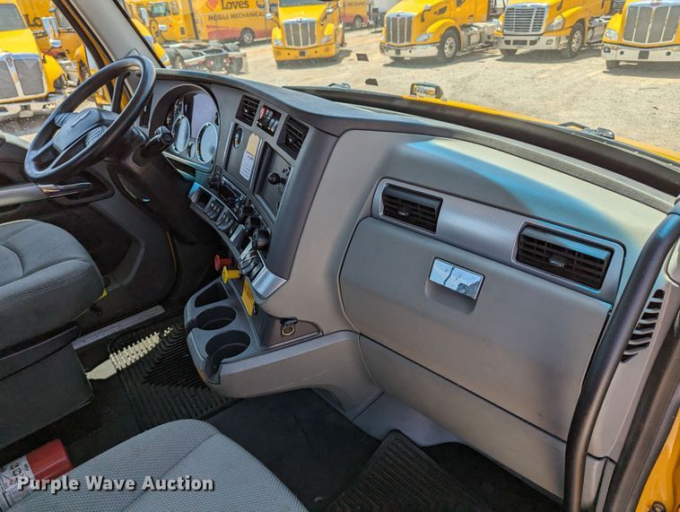 image for item MN9985 2020 Kenworth T680  semi truck