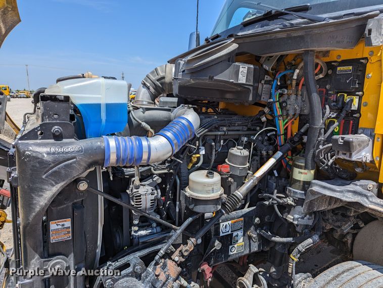 image for item MN9985 2020 Kenworth T680  semi truck