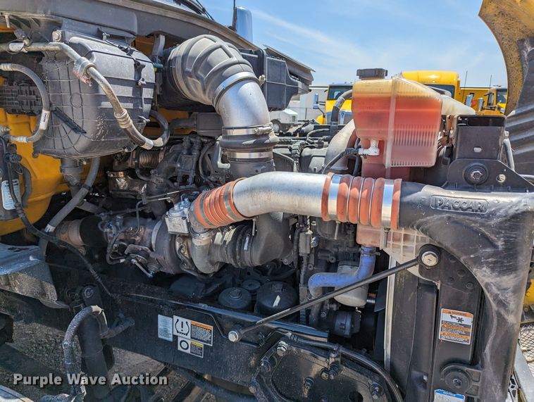 image for item MN9985 2020 Kenworth T680  semi truck