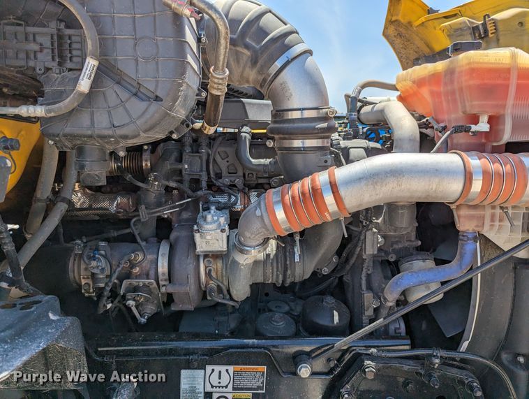 image for item MN9985 2020 Kenworth T680  semi truck