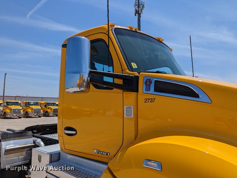 image for item MN9985 2020 Kenworth T680  semi truck