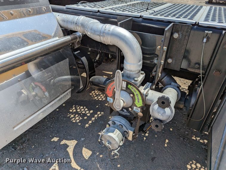 image for item MN9985 2020 Kenworth T680  semi truck