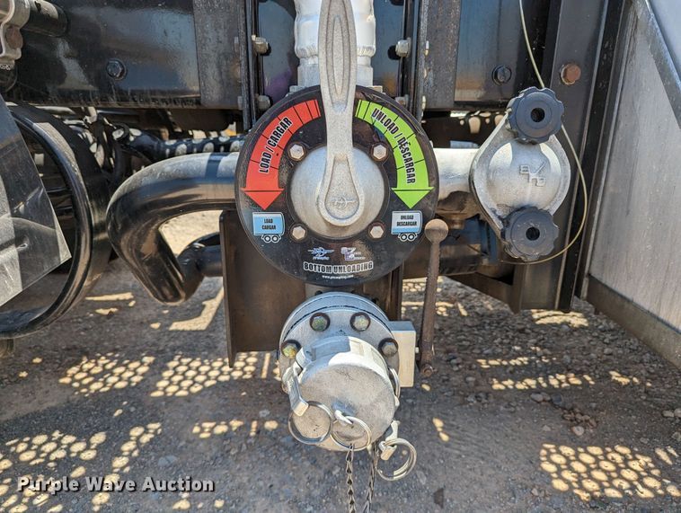 image for item MN9985 2020 Kenworth T680  semi truck