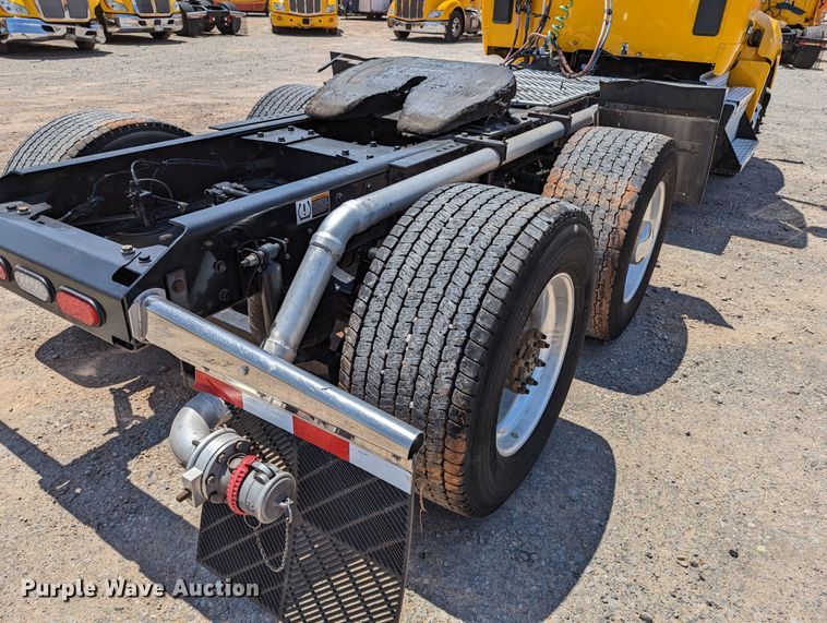 image for item MN9985 2020 Kenworth T680  semi truck