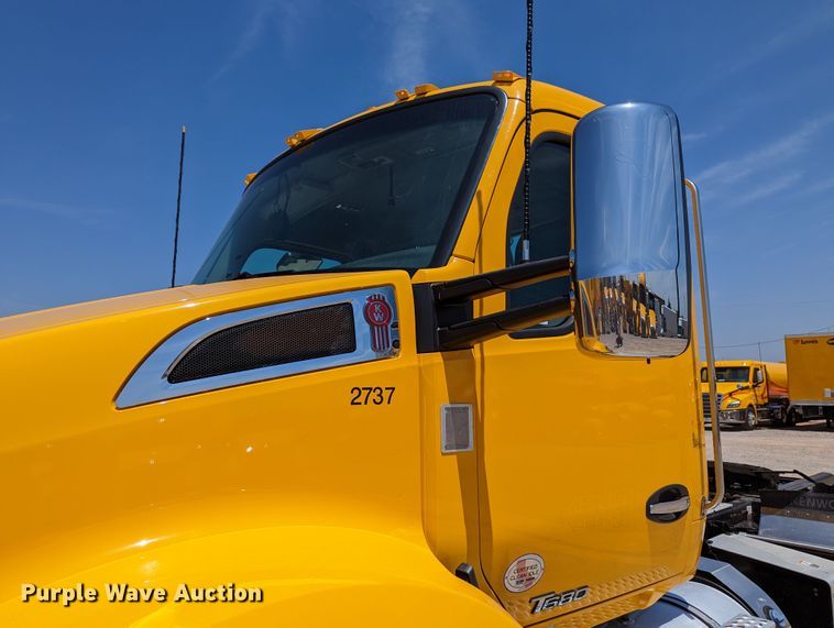 image for item MN9985 2020 Kenworth T680  semi truck