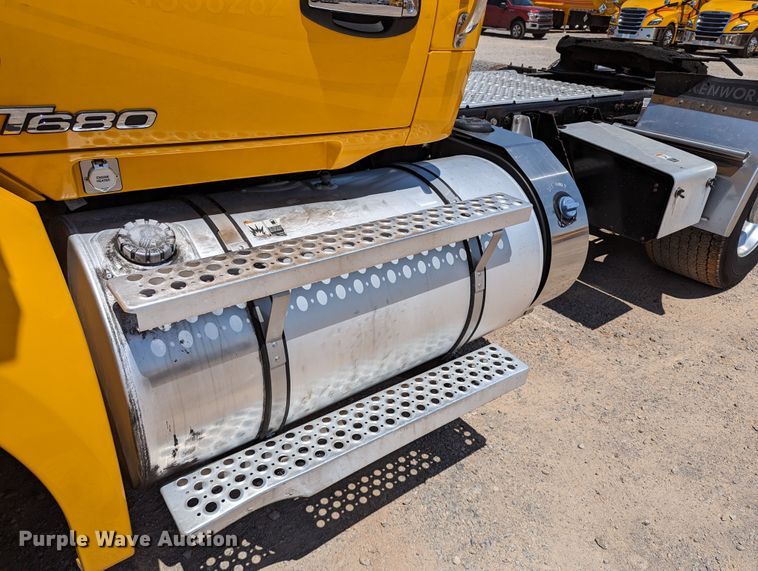 image for item MN9985 2020 Kenworth T680  semi truck