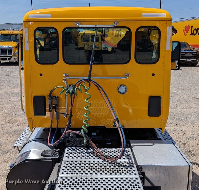 image for item MN9985 2020 Kenworth T680  semi truck