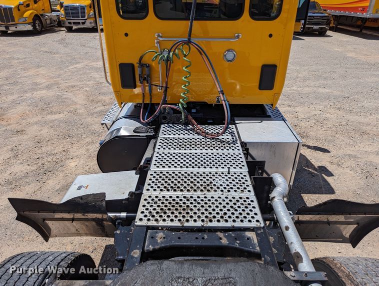 image for item MN9985 2020 Kenworth T680  semi truck