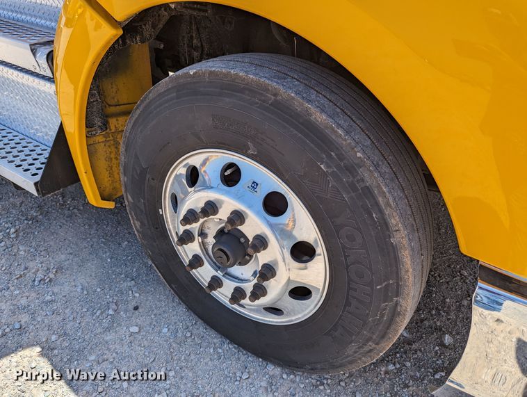 image for item MN9985 2020 Kenworth T680  semi truck