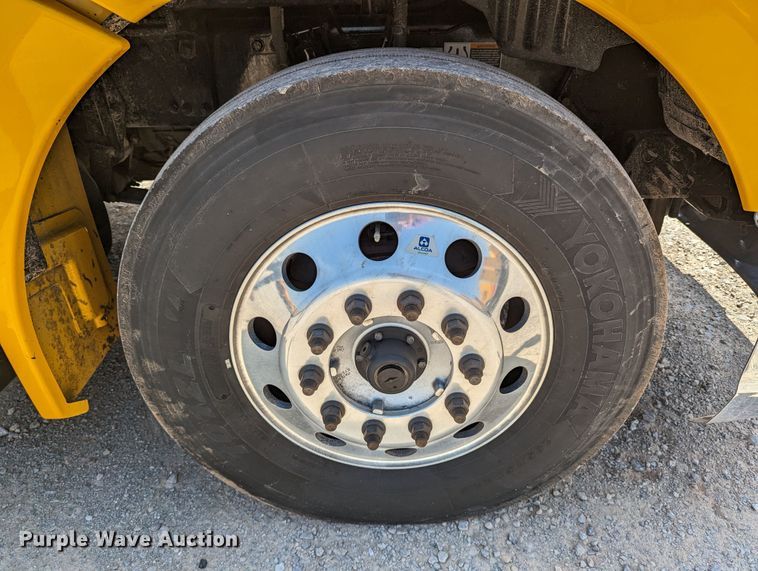 image for item MN9985 2020 Kenworth T680  semi truck