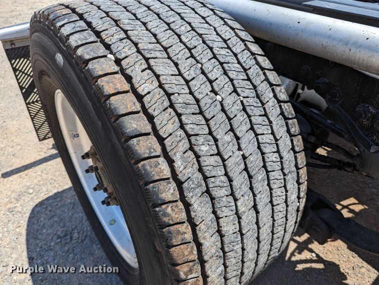 image for item MN9985 2020 Kenworth T680  semi truck