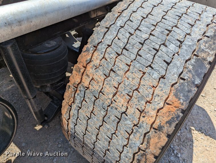 image for item MN9985 2020 Kenworth T680  semi truck