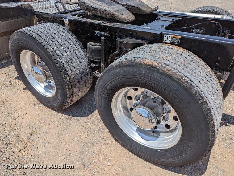 image for item MN9985 2020 Kenworth T680  semi truck