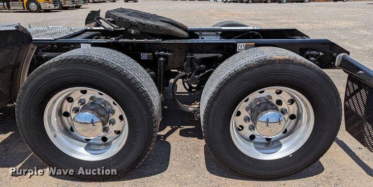 image for item MN9985 2020 Kenworth T680  semi truck