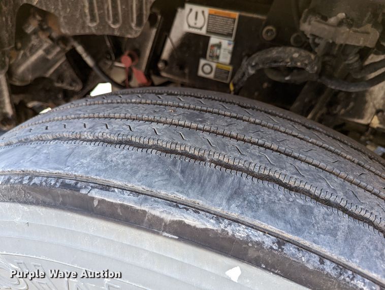 image for item MN9985 2020 Kenworth T680  semi truck